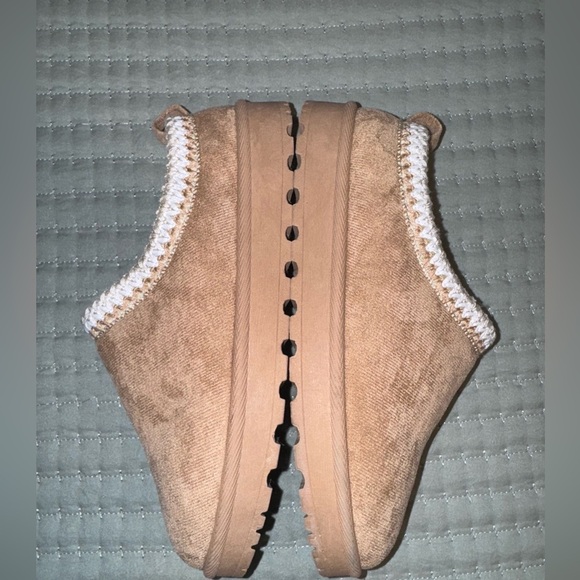 Olivia & Kate Slip-On Shoes. Super soft. Worn once!  Size women’s 8.5 - Picture 7 of 10